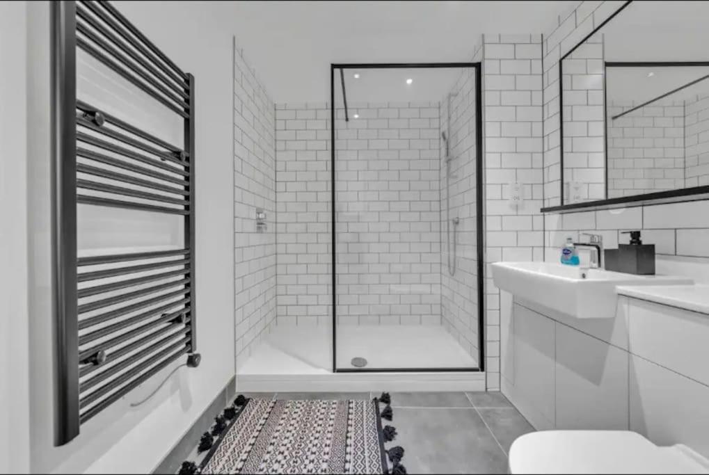 Deluxe 1 Bed In Colindale Wembley With Freewifitv Daire Londra Dış mekan fotoğraf